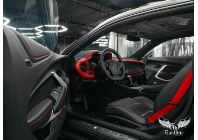 Camaro Batman - частичная перетяжка салона автомобиля 